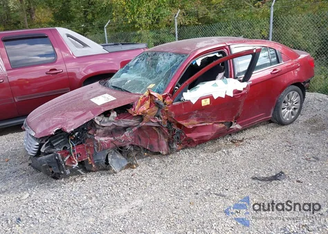 2014 Chrysler 200 Lx z USA, uszkodzony, nr VIN 1C3CCBAB6EN209001